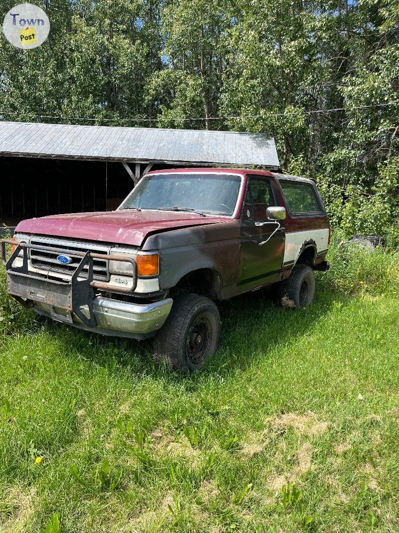 Photo of 2 Ford Bronco’s and extra parts