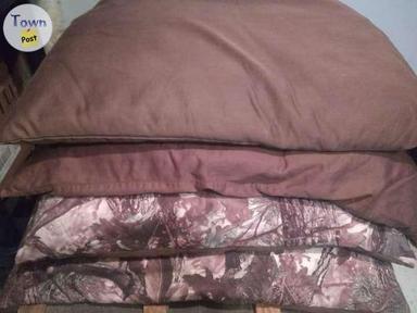 Photo of 2 twin comforters with pillow cases/covers  - 1