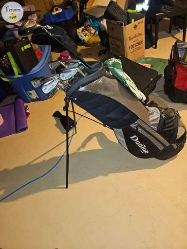 Photo of Dunlop clubs and bag - 1