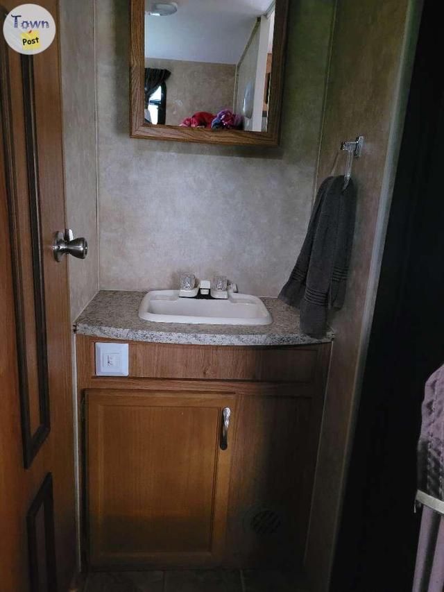 Photo of 2009 Jayco 30ft Holiday Trailer with bunks