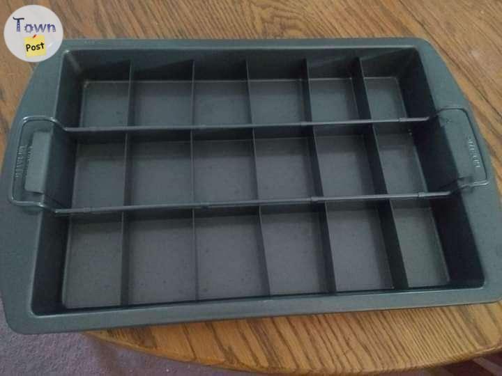 Photo of Baking pan with dividers