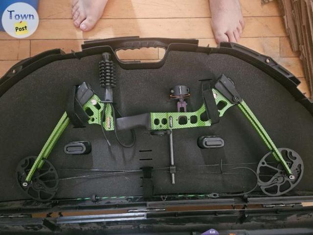 Photo of 50 lbs Compound bow 