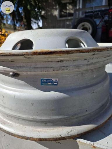 Photo of 1 AFTER MARKET 1 TON DUALLY RIM 16" 8 BOLT 6.5" PATTERN Will Fit GM, Ford or Dodge 4.75" Centre  - 2