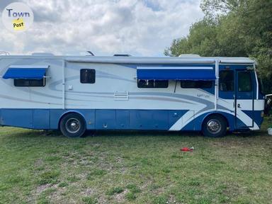 Photo of 2000 diesel pusher motor home - 1