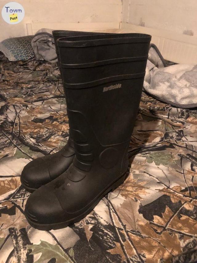 Photo of Size 11 rubber boots (brand new)