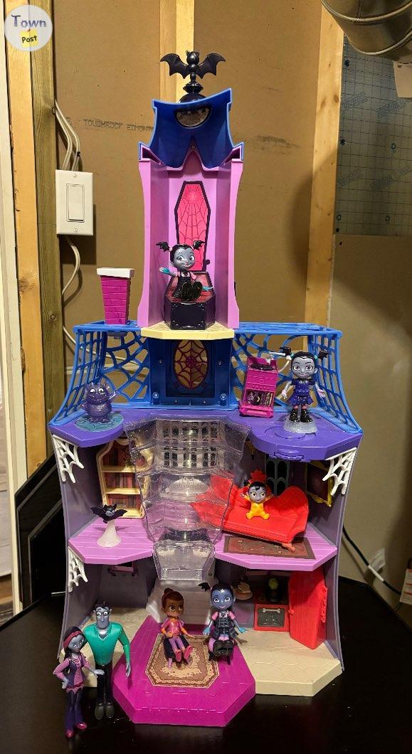 Photo of Vampirina Scare B&B Playset 