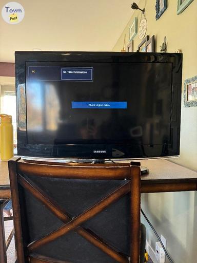 Photo of Working Samsung TV, with Remote.  - 2