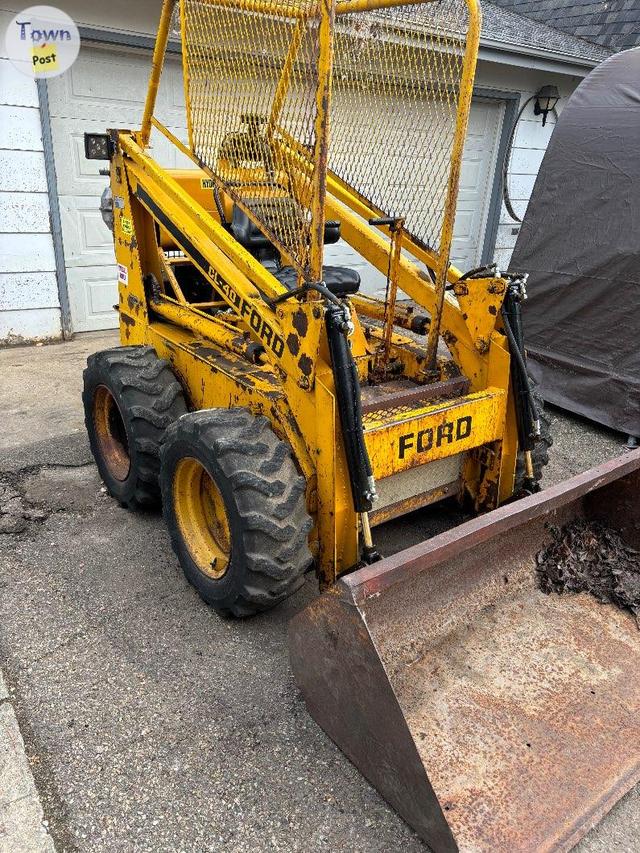 Photo of Ford diesel CL 40 skid steer 