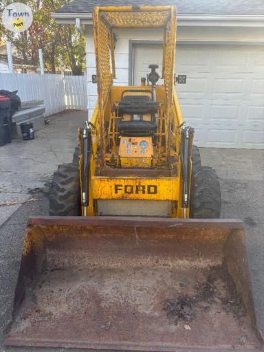 Photo of Ford diesel CL 40 skid steer  - 2