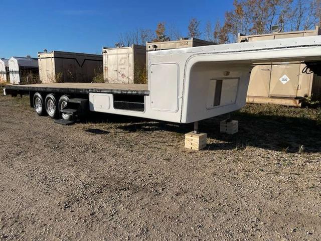 Photo of 5th Wheel Flat deck trailer