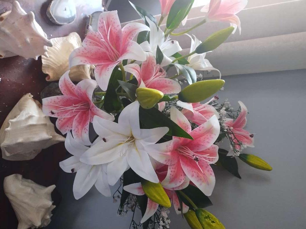 Photo of Bundle of fake lilies 